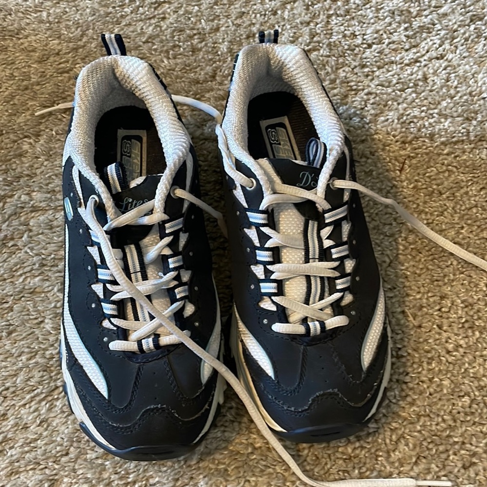 7.5 womans sketchers